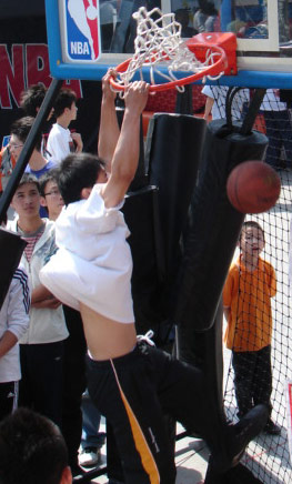 何利用青少 何利用青少